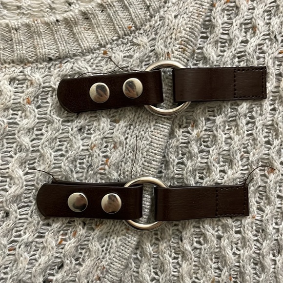 Cleo knitted cape (sz OS) - Picture 3 of 8